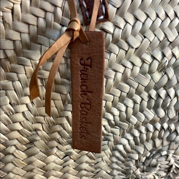 French Baskets: 🧺 Round Woven Straw Tote Bag with Brown Leather Straps: NWOT - Picture 2 of 6